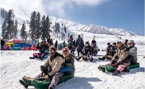 snowboarding skiing in gulmarg Kashmir soil travels