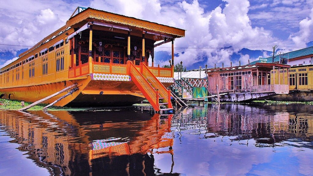 houseboat in dal lake Srinagar