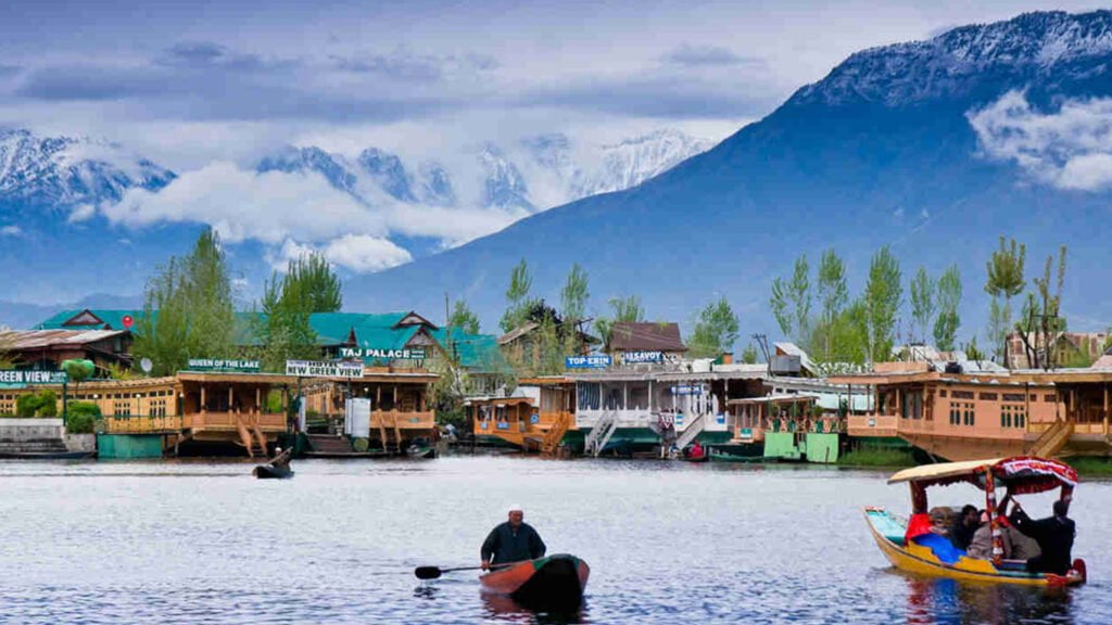 shikara ride in dal lake Kashmir soil travels