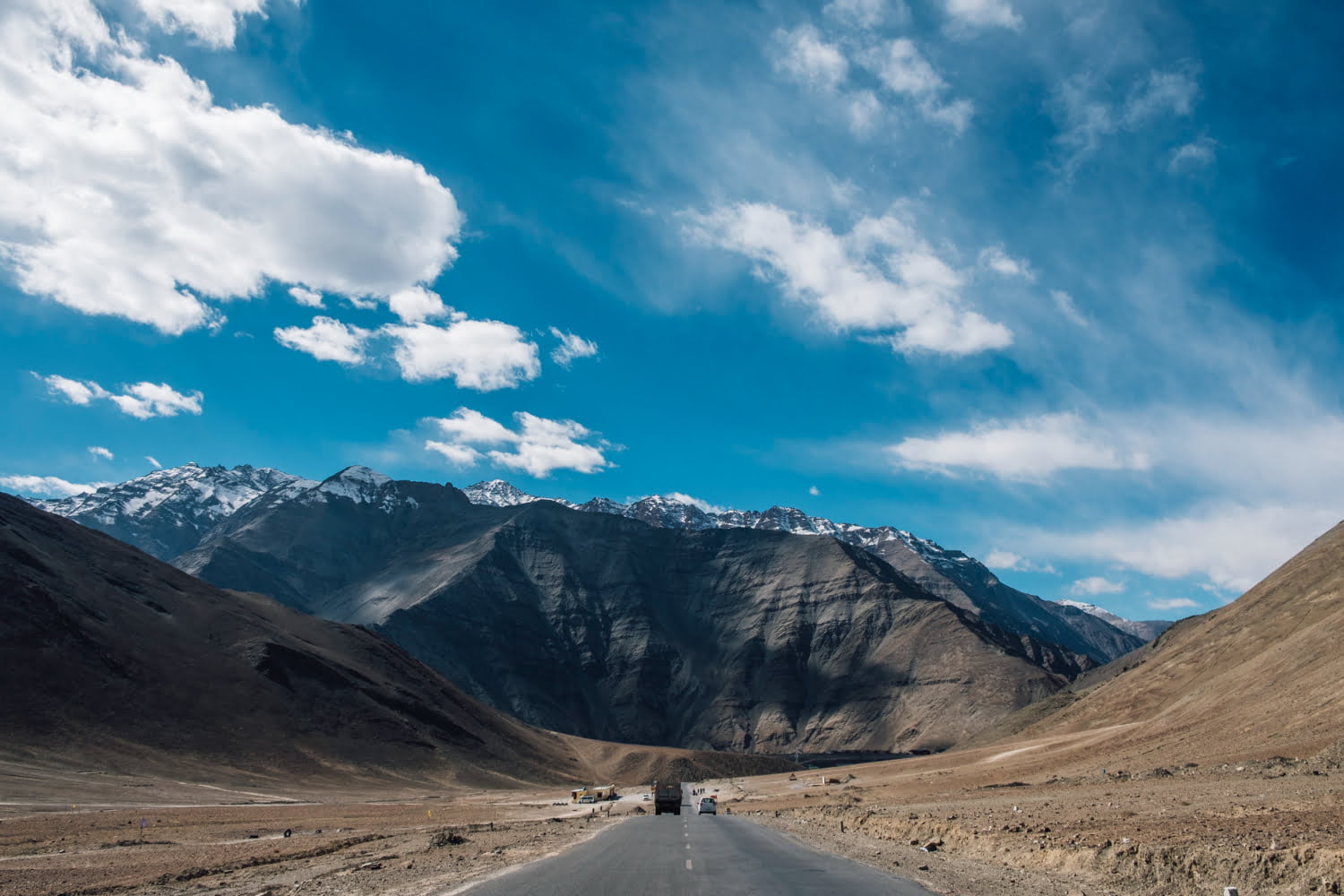 magnetic-hill-mountain-blue-sky-road-way-leh-ladakh-india